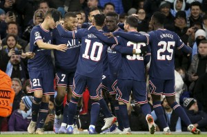  法甲老牌劲旅破产重组引震荡  