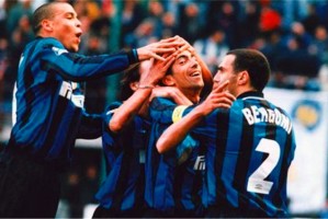  国米铁卫红牌下场陷被动  