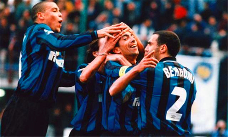  国米铁卫红牌下场陷被动  